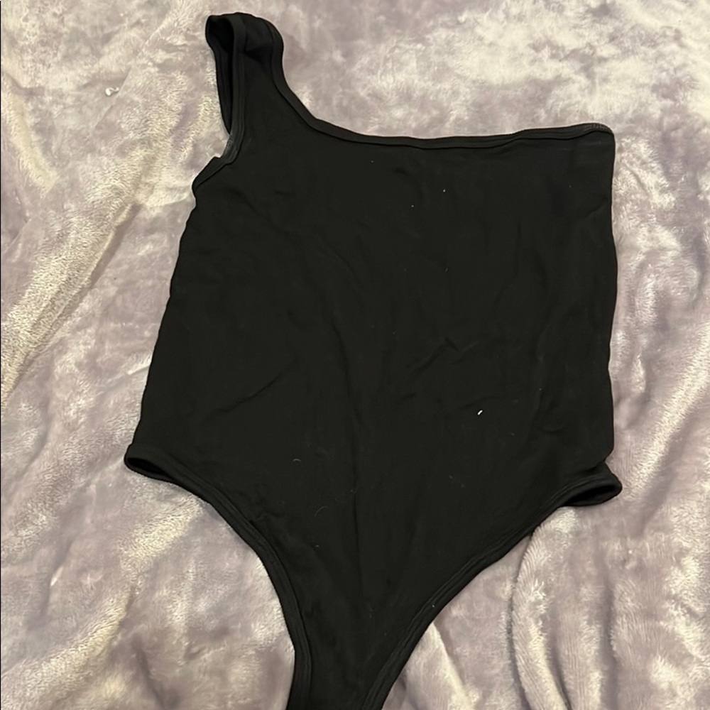 1 shoulder black body suit